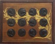Cadre de douze médaillons en bronze, par Jean Désiré Ringel d’Illzach