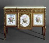 Carlin Martin, Commode